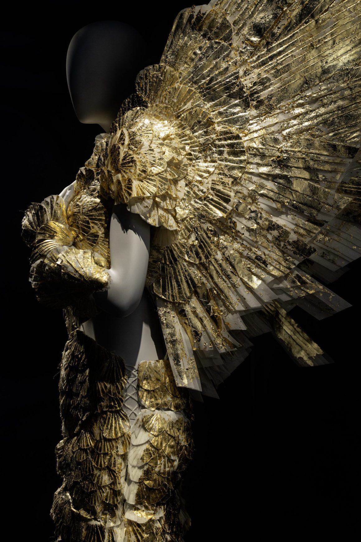 RARA AVIS e Tiziano Guardini: L'Ala Sostenibile della Couture 2 Rara Avis 9 scaled 1