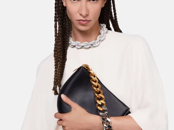 I funghi stanno diventando i nuovi eroi della moda sostenibile 8 Borsa a spalla Frayme Mylo™ - stellamccartney.com