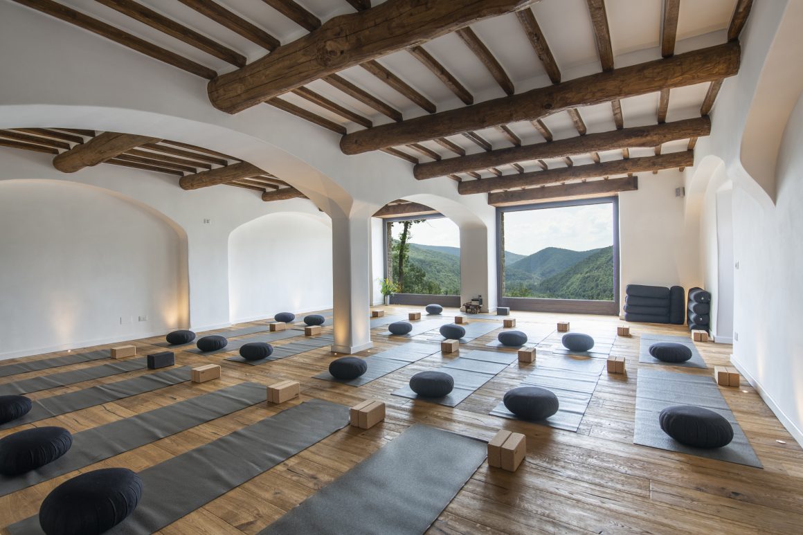 EREMITO il lusso frugale della sostenibilità 5 EREMITO yoga