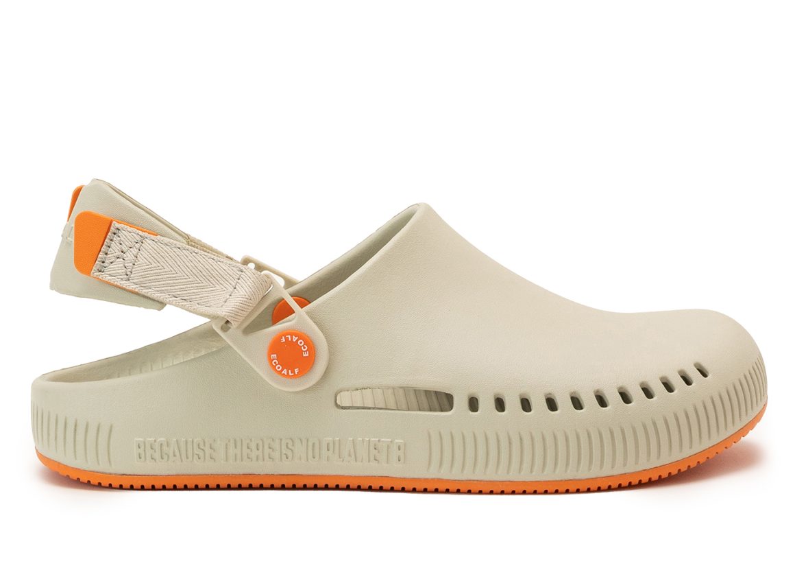 In spiaggia lo stile è cool e sostenibile 9 ecoalf clogs