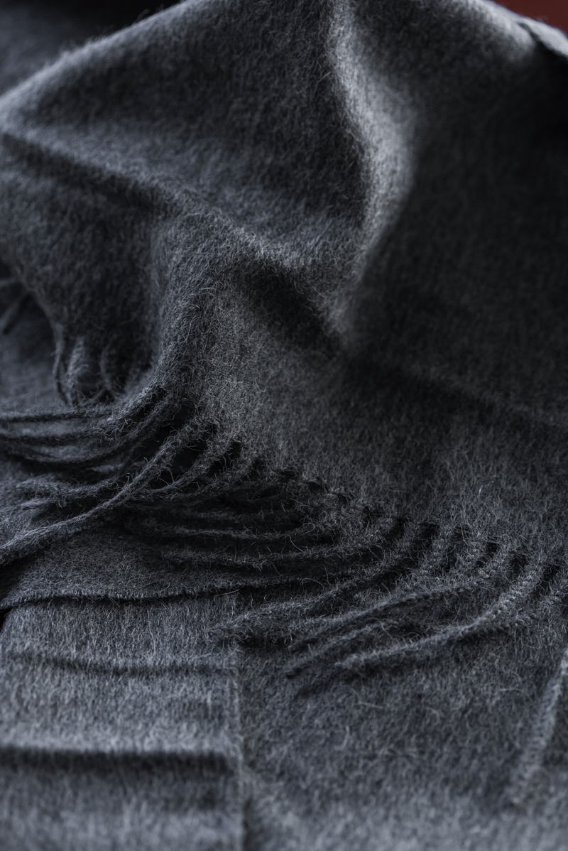 Embracing tradition and sustainability: a conversation with Miluska Novoa, Founder of Disoal 3 Scarf baby alpaca grey