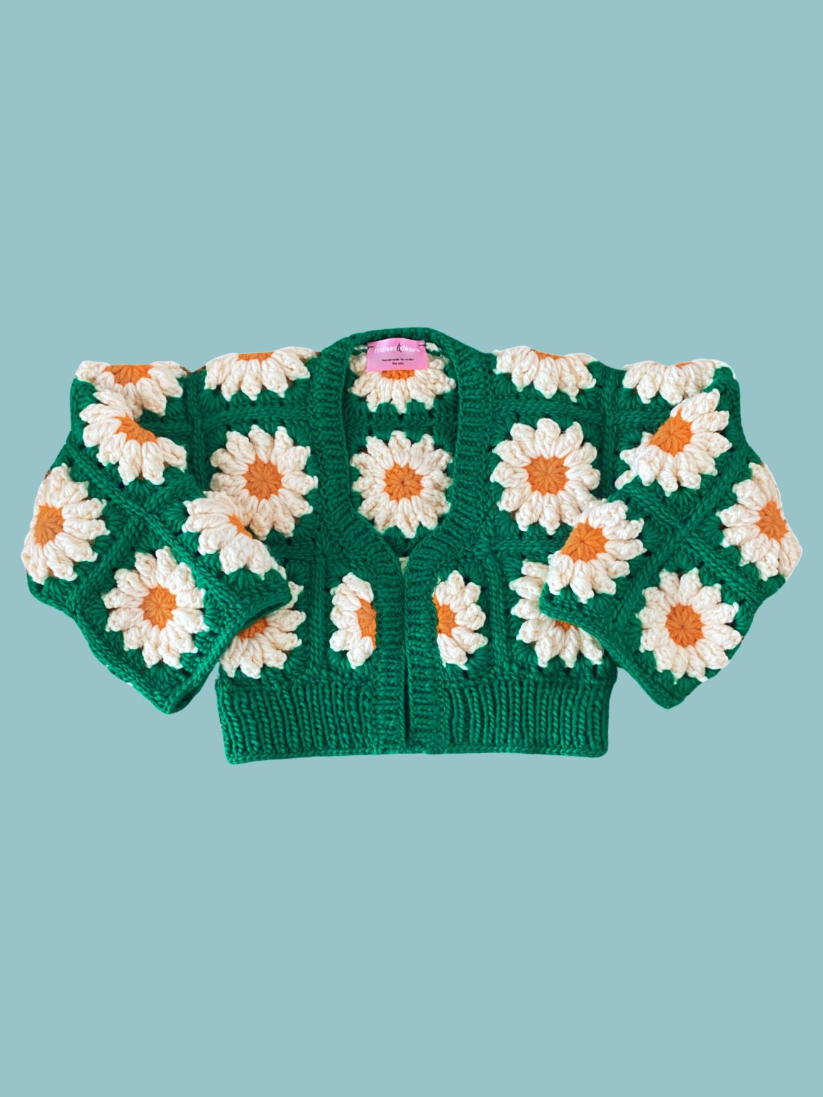 Fraises et Désirs: il viaggio di un brand che intreccia artigianalità e sostenibilità 2 Cardigan crochet Colossal Dasies