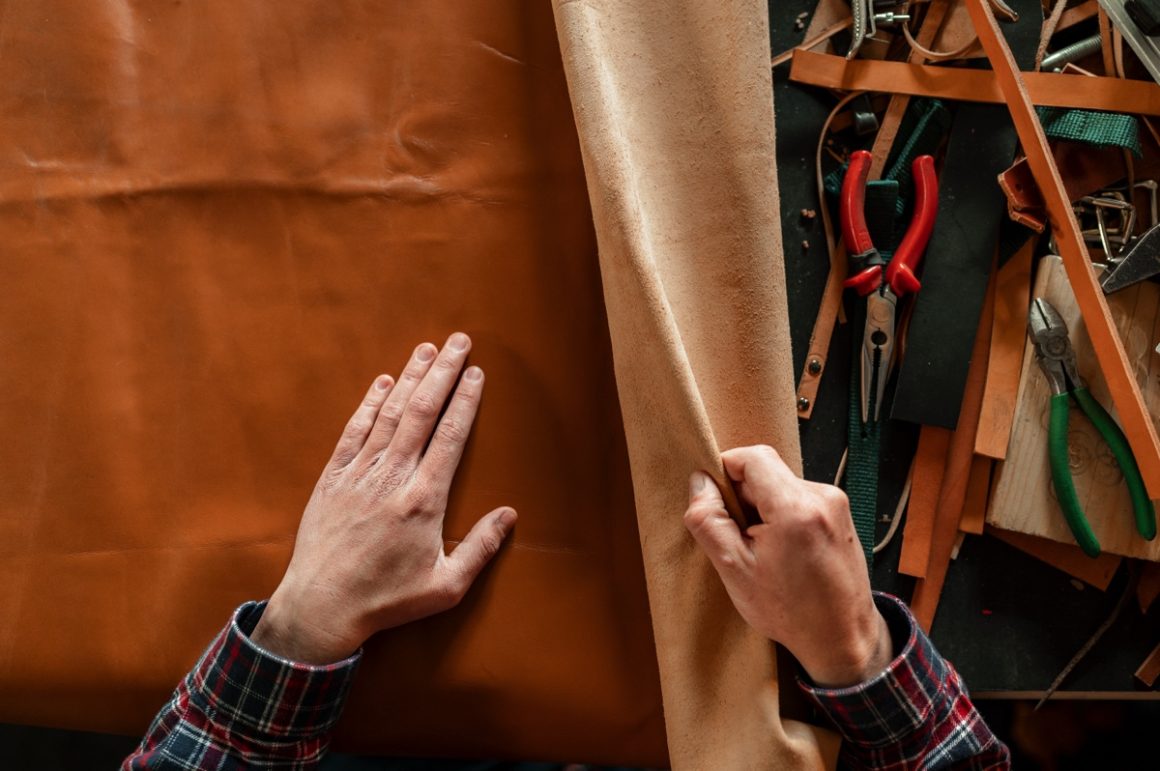 La moda e gli accessori tornano in vita con Revivo (Intervista a Matteo Merletti) 4 Revivo Leather Crafstman 2