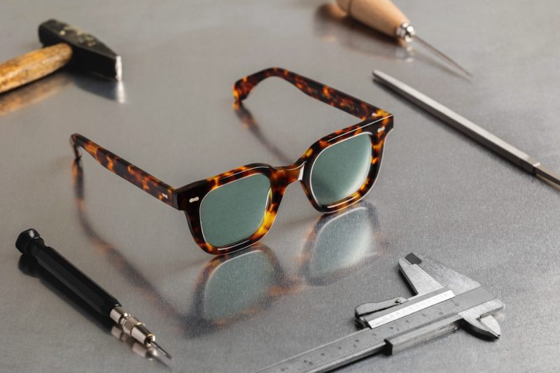 TBD Eyewear presenta “Mastro” omaggiando Mastroianni, il cinema italiano e l’artigianato 1 elWgAAAABJRU5ErkJggg==