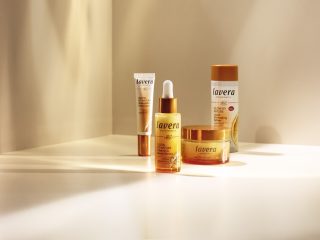 Glow by Nature: la forza della clean beauty per una pelle radiosa 24 hAlUBAAAAAAAAAADANyZwAAFF2mhIAAAAAElFTkSuQmCC