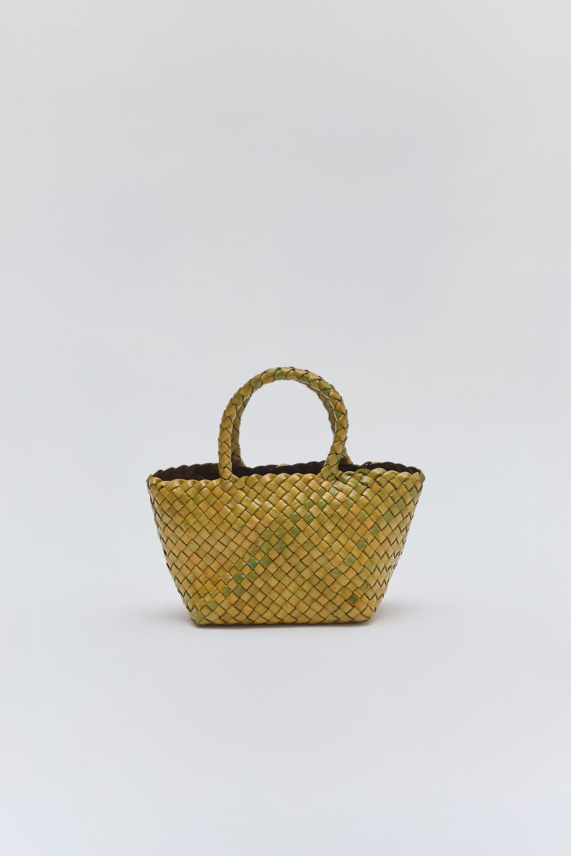 VEEV: quando una borsa intrecciata racconta storie di donne e tradizione 2 KALANE 0802
