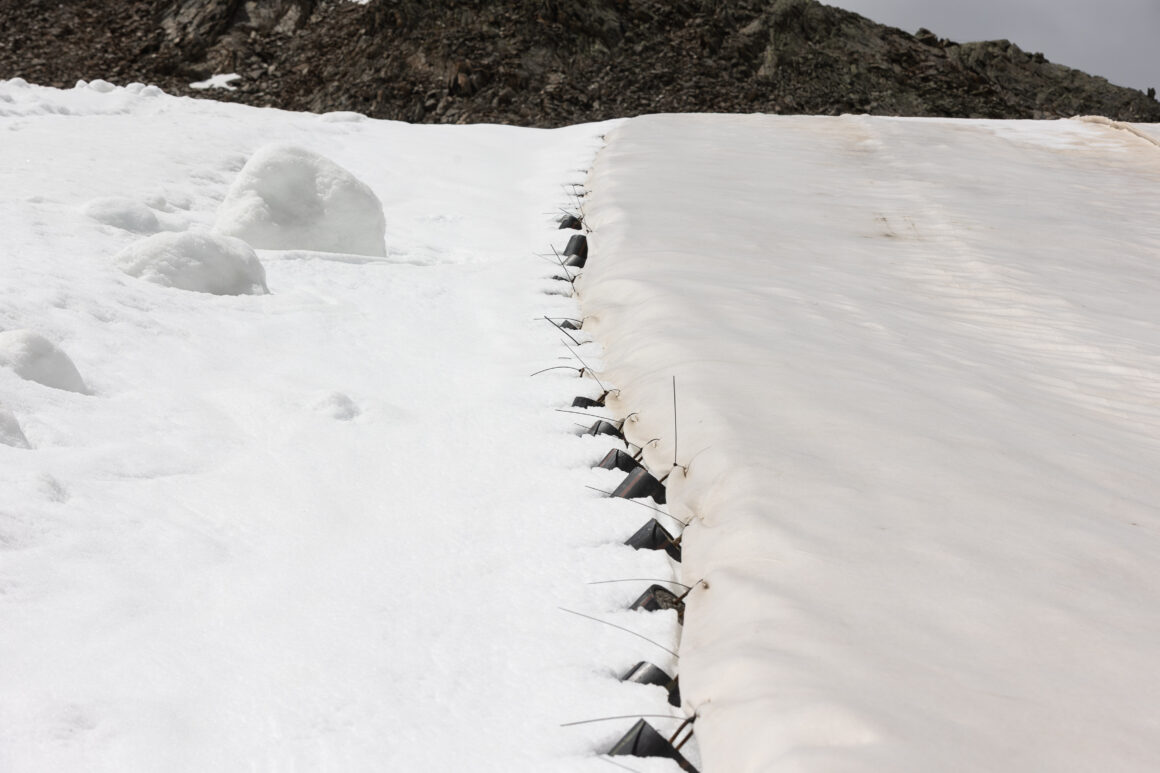 MINI TAKES CARE: innovazione, ricerca e materiali biodegradabili per proteggere la neve delle Alpi 16 Senales 00183