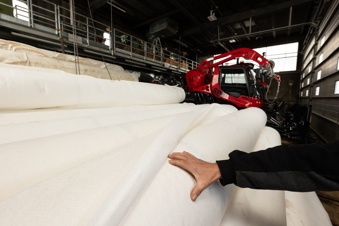 MINI TAKES CARE: innovazione, ricerca e materiali biodegradabili per proteggere la neve delle Alpi 14 Senales 00402