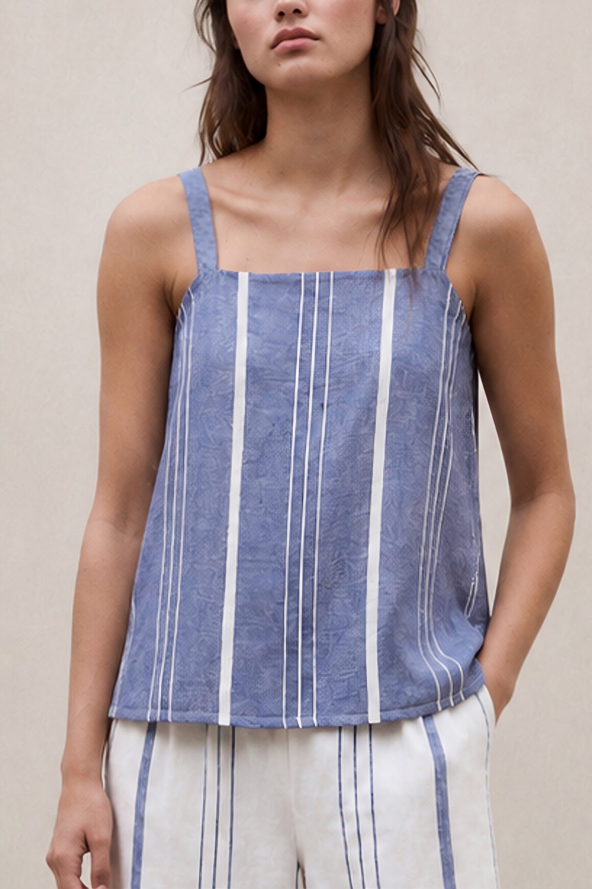 ECOALF celebra l'estate mediterranea con una collezione che unisce lino, canapa e design senza tempo 11 camisa aria stripes
