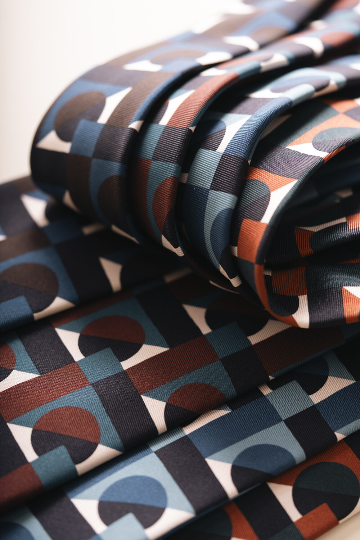 Holliday & Brown celebra 100 anni con la seconda capsule collection 8 HB FW27 772